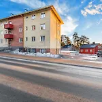 Arctic Bloom Retreat: 2br W/ Parking * روفانييمي
