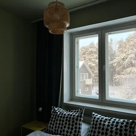 Arctic Bloom Retreat: 2br W/ Parking *