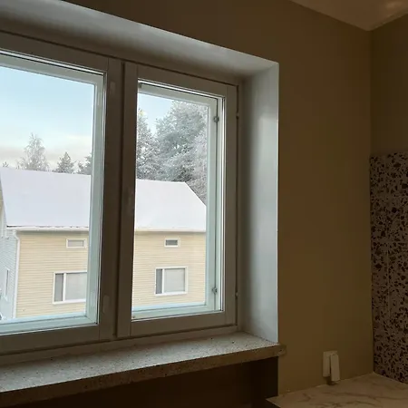 Arctic Bloom Retreat: 2br W/ Parking 公寓