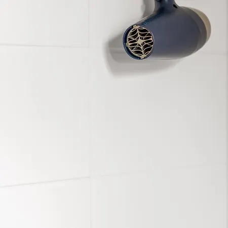 Arctic Bloom Retreat: 2br W/ Parking *