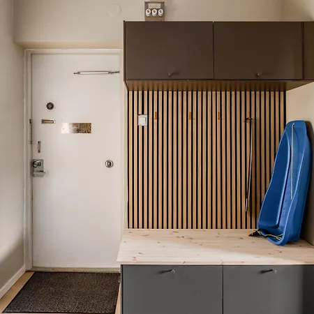 Arctic Bloom Retreat: 2br W/ Parking