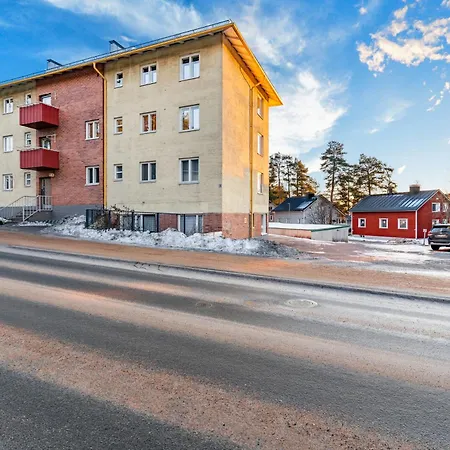 Arctic Bloom Retreat: 2br W/ Parking * Rovaniemi