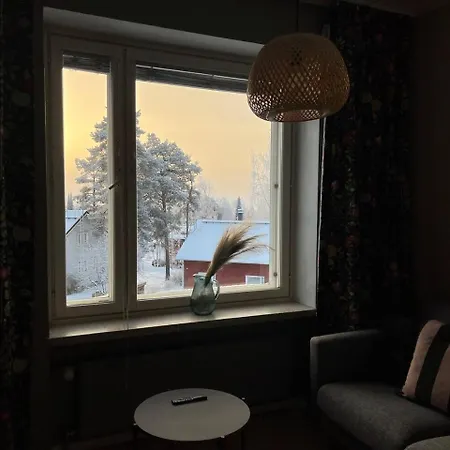 Arctic Bloom Retreat: 2br W/ Parking Apartman *
