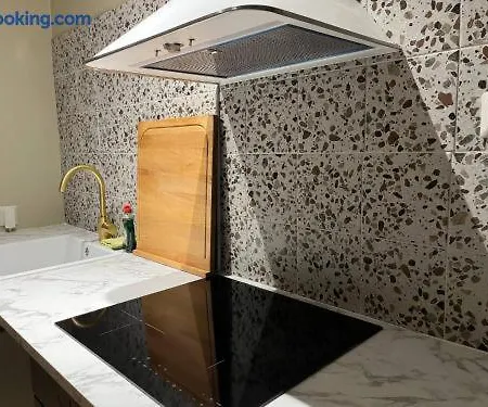 Arctic Bloom Retreat: 2br W/ Parking Rovaniemi