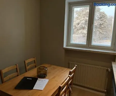 Arctic Bloom Retreat: 2br W/ Parking