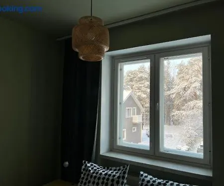 Arctic Bloom Retreat: 2br W/ Parking Apartman *