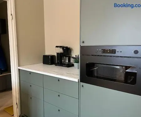 Apartman Arctic Bloom Retreat: 2br W/ Parking *
