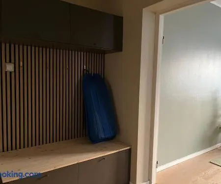 Arctic Bloom Retreat: 2br W/ Parking Apartman *