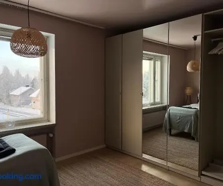 Arctic Bloom Retreat: 2br W/ Parking Apartman *