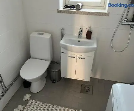 Apartman Arctic Bloom Retreat: 2br W/ Parking