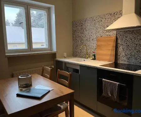 Arctic Bloom Retreat: 2br W/ Parking