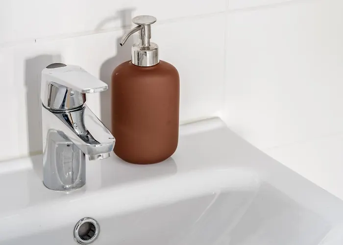 Arctic Bloom Retreat: 2br W/ Parking * Rovaniemi