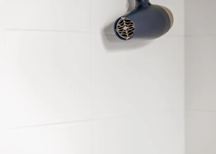 Arctic Bloom Retreat: 2br W/ Parking *