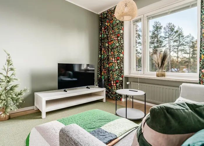 Arctic Bloom Retreat: 2br W/ Parking Appartement *