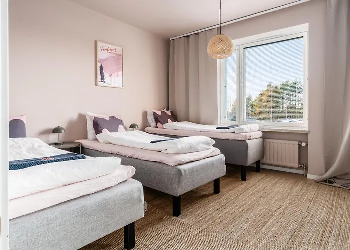 Arctic Bloom Retreat: 2br W/ Parking Appartement *