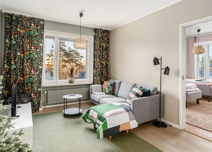 Arctic Bloom Retreat: 2br W/ Parking Appartement *