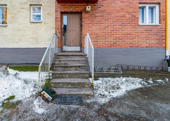 Arctic Bloom Retreat: 2br W/ Parking Appartement